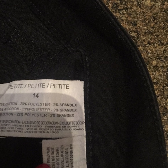 Capris lightly worn like new - Picture 2 of 3